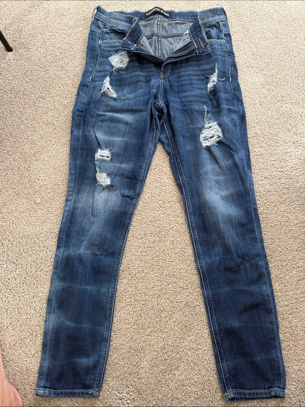 EXPRESS Women’s Distressed Dark Blue High Rise Skinny Jeans!! Like brand new!!!